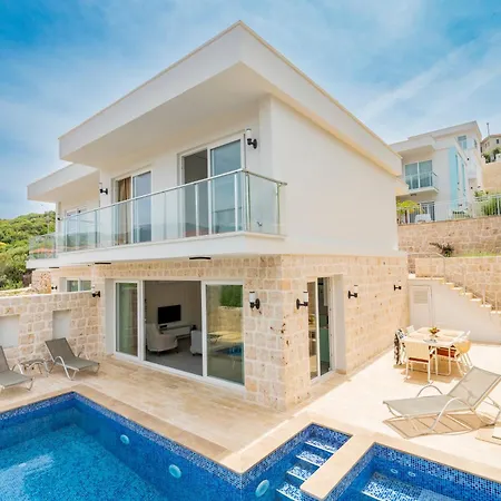 Kanyon Peninsula Vila *